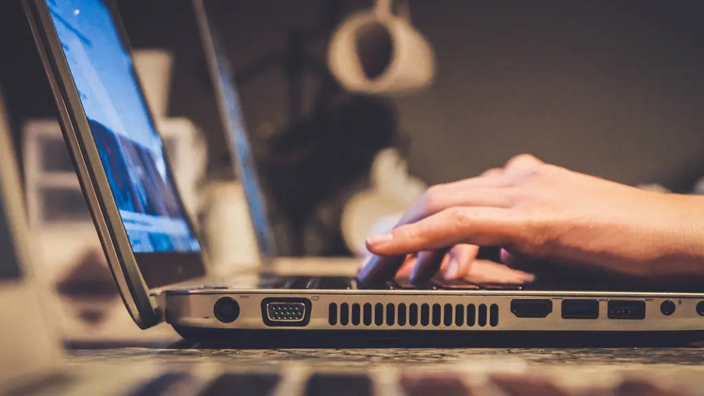 Using digital tools to solve an online advice crisis