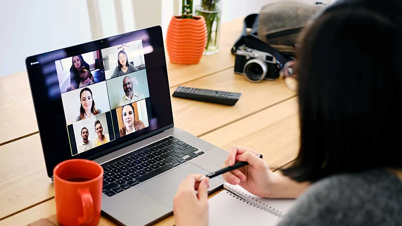 ‘It’s all in the eyes’ when pitching potential clients