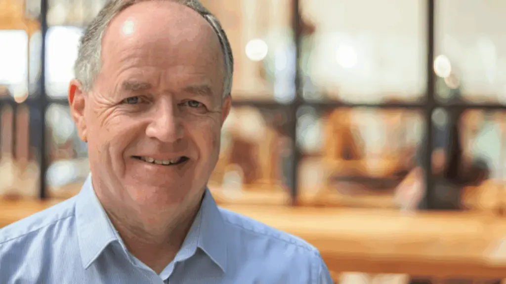 Advisers shift out of one-man shops as more 'Micro-AFSLs' close doors in 2024