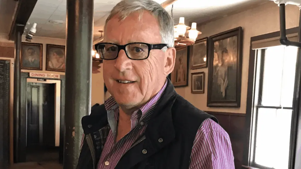'Pat the dogs': Vale Ian Murdoch, an adviser with heart